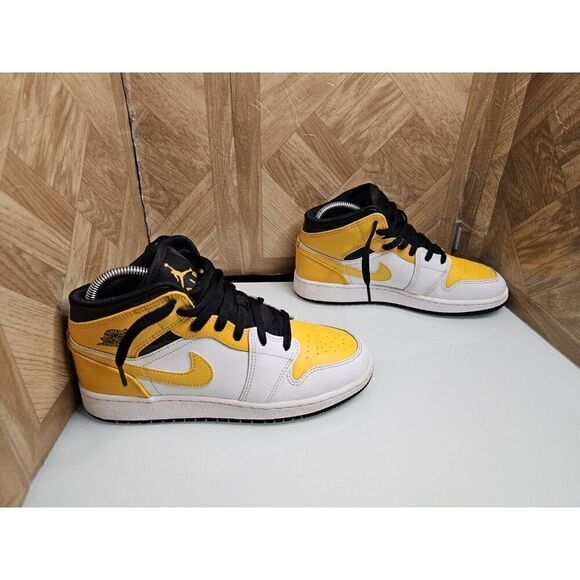 Jordan 1 Mid Women's University Gold Yellow Size 7.5. 623 - Picture 2 of 11